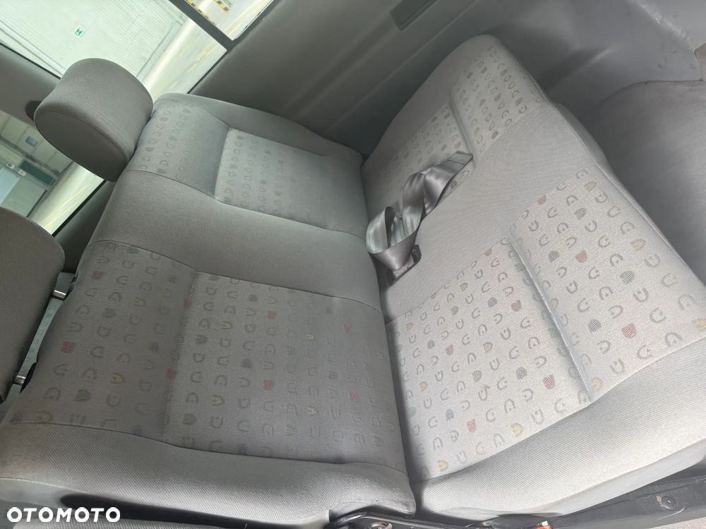 Volkswagen Caravelle - 14