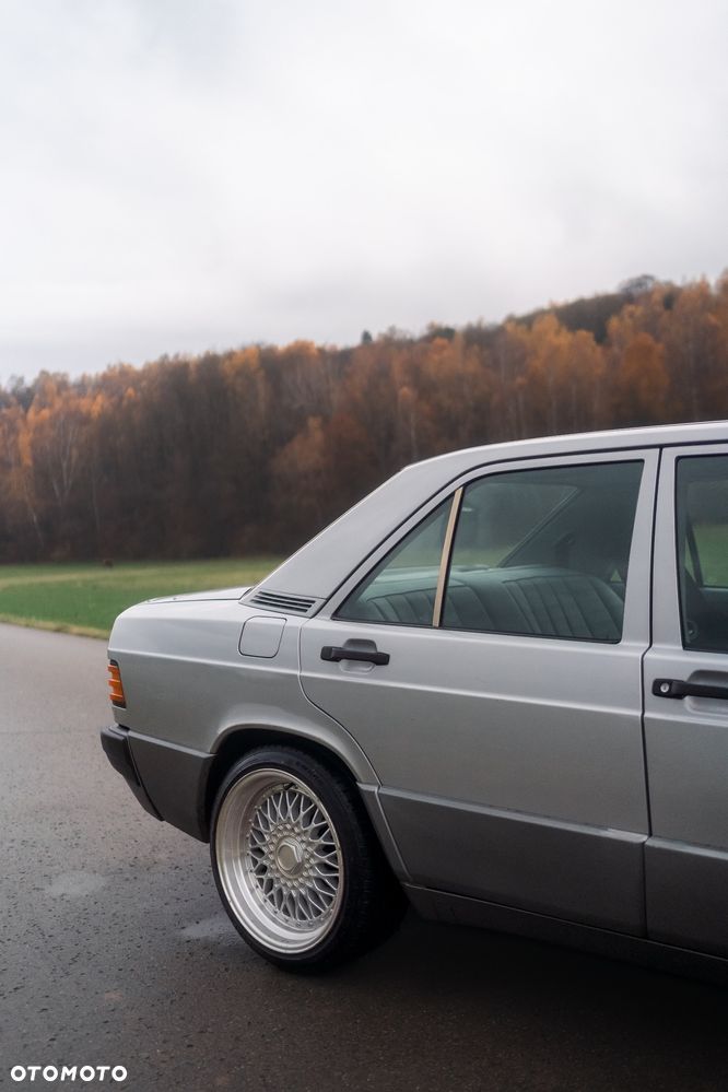 Mercedes-Benz W201 (190) - 3