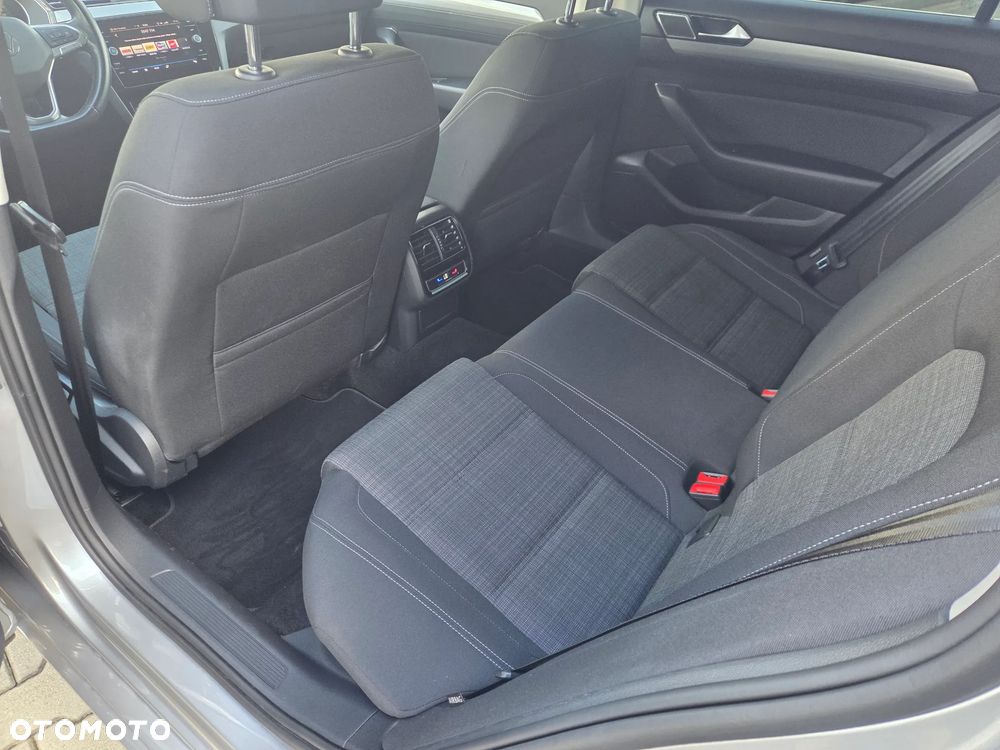 Volkswagen Passat 2.0 TDI SCR DSG Business - 12