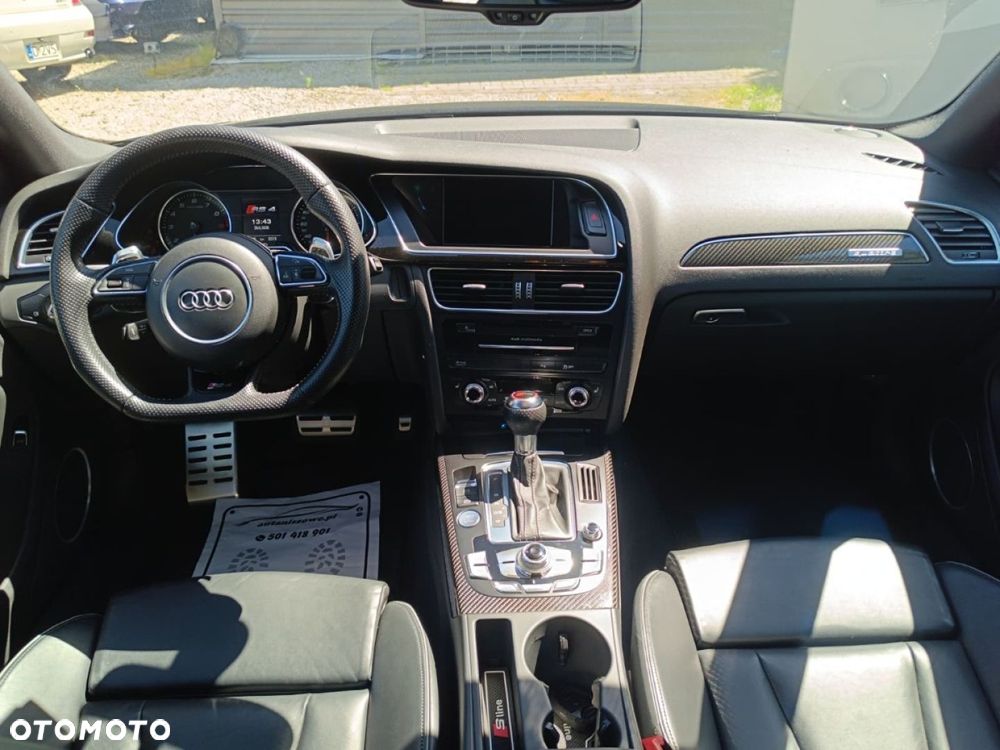 Audi RS4 Avant - 22