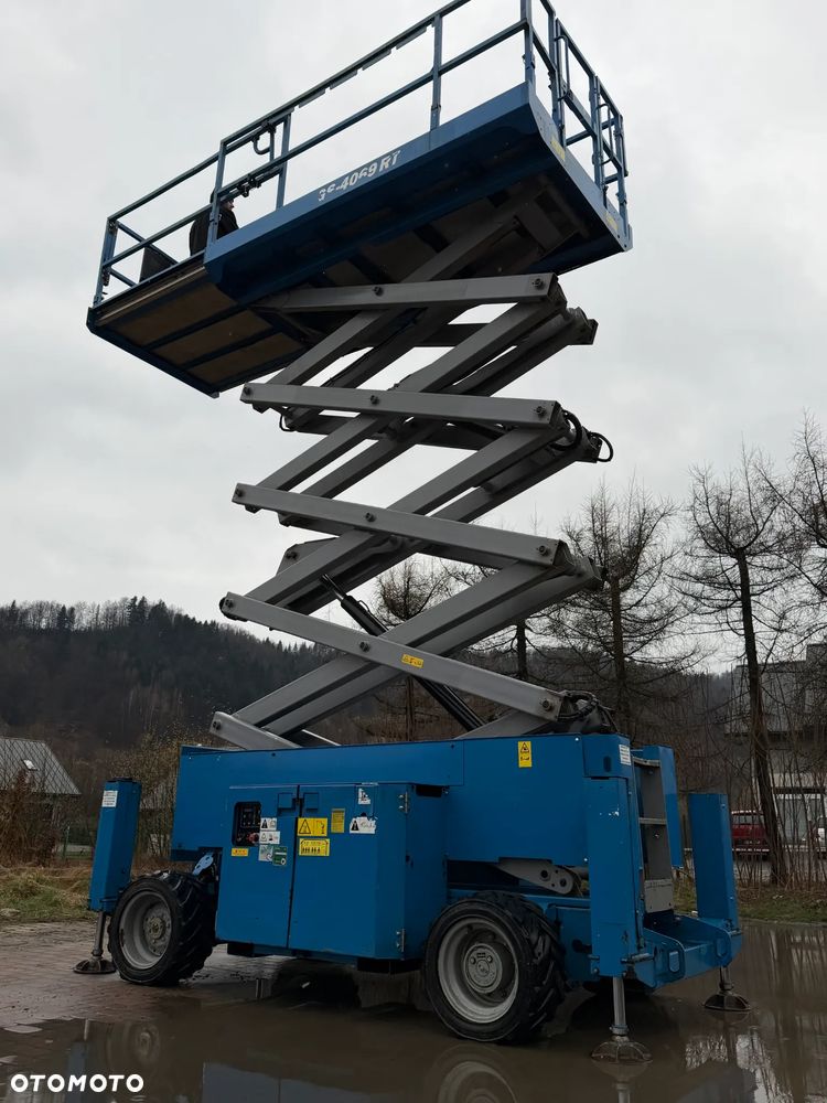 Genie Zwyżka Terenowa GS-4069RT Podnośnik Nożycowy Dźwig 14,5 metra jak Nowa z salonu! 960 mtg. 2013 rok, Pochodzi z Norweskiego urzędu Komuny. Zadbana! 4x4 Silnik Kubota. Zero Luzów i wycieków. Aktualne Serwisy DEKRA BMWT. Wysuwany Balkon. Sterowana z dołu i góry. Okazja Tanio !! Dokumentacja! Bez DPF, adBLUE - 7