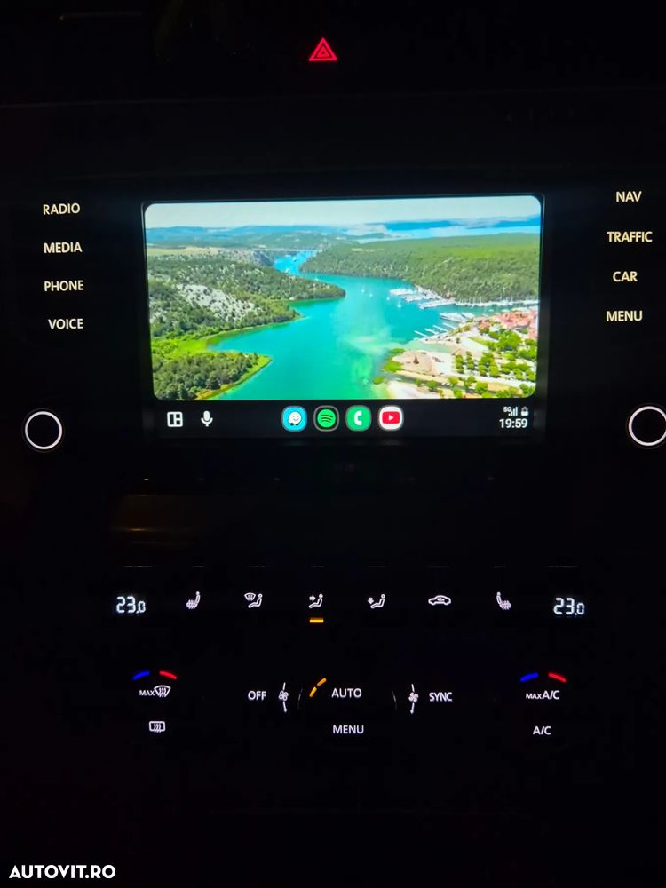 Volkswagen Golf Variant 1.6 TDI BlueMotion Technology Lounge - 19