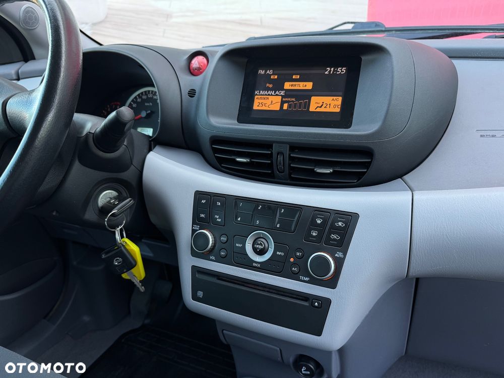 Nissan Almera Tino - 11