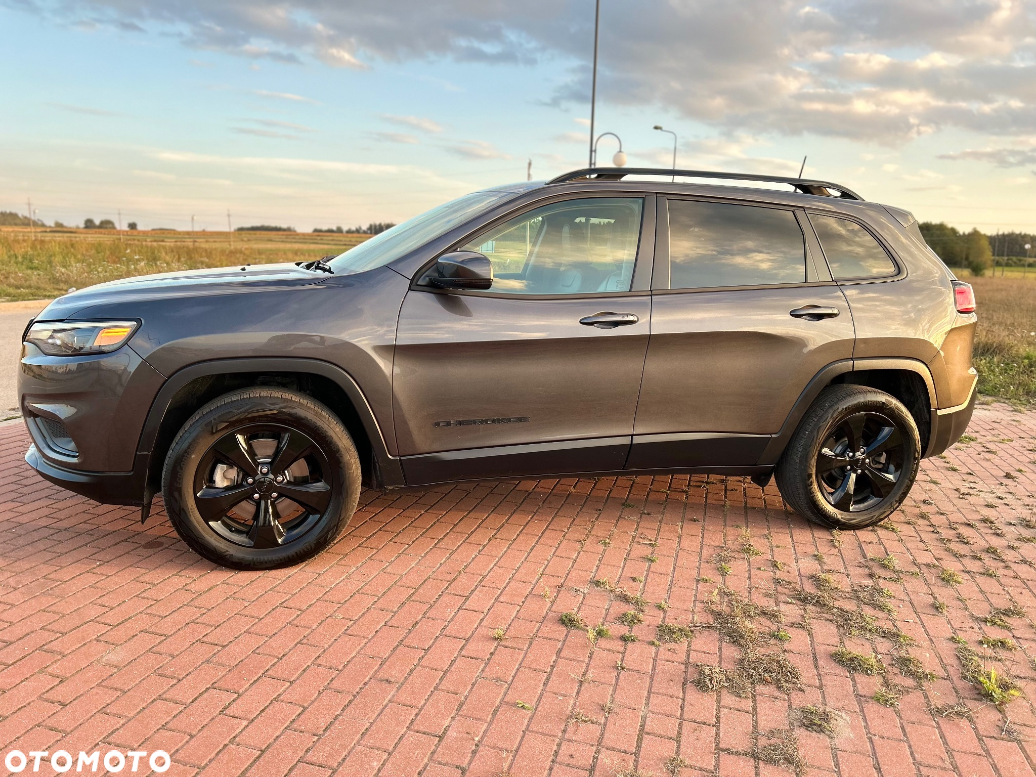 Jeep Cherokee - 4