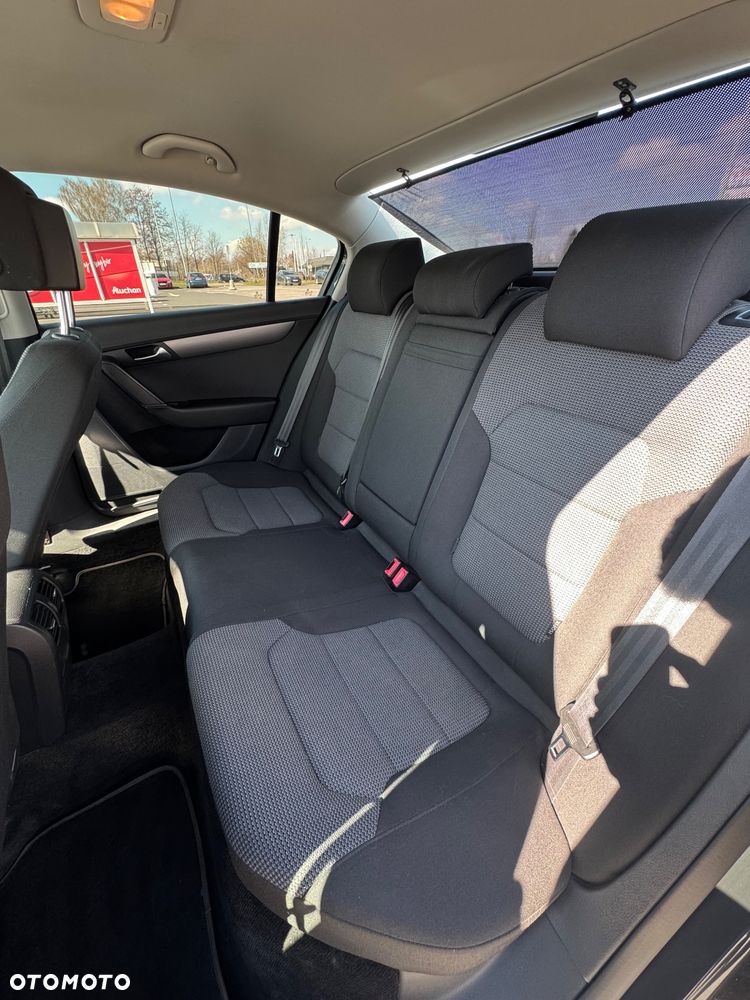 Volkswagen Passat 2.0 TDI Comfortline - 8
