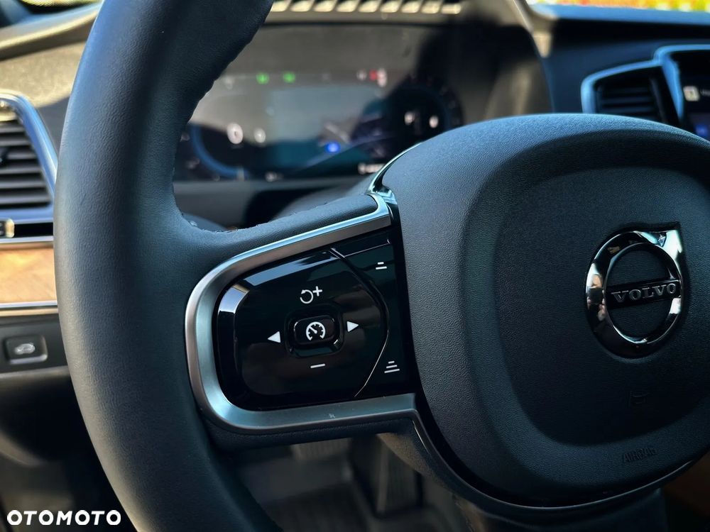 Volvo XC 90 - 22