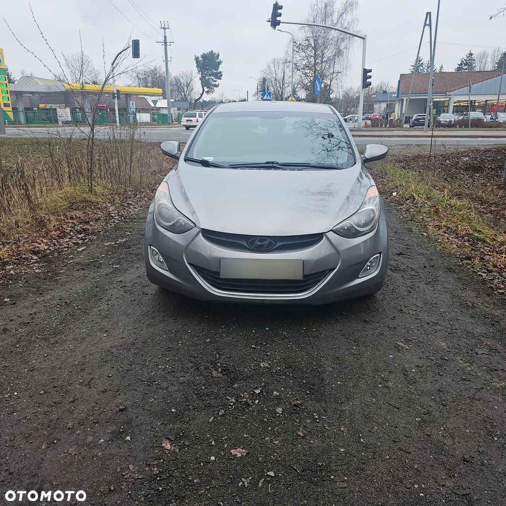 Hyundai Elantra - 3