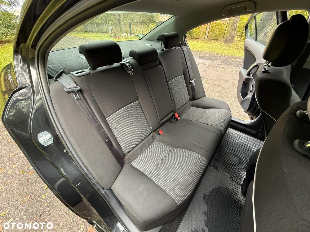Toyota Avensis 1.6 Luna - 24