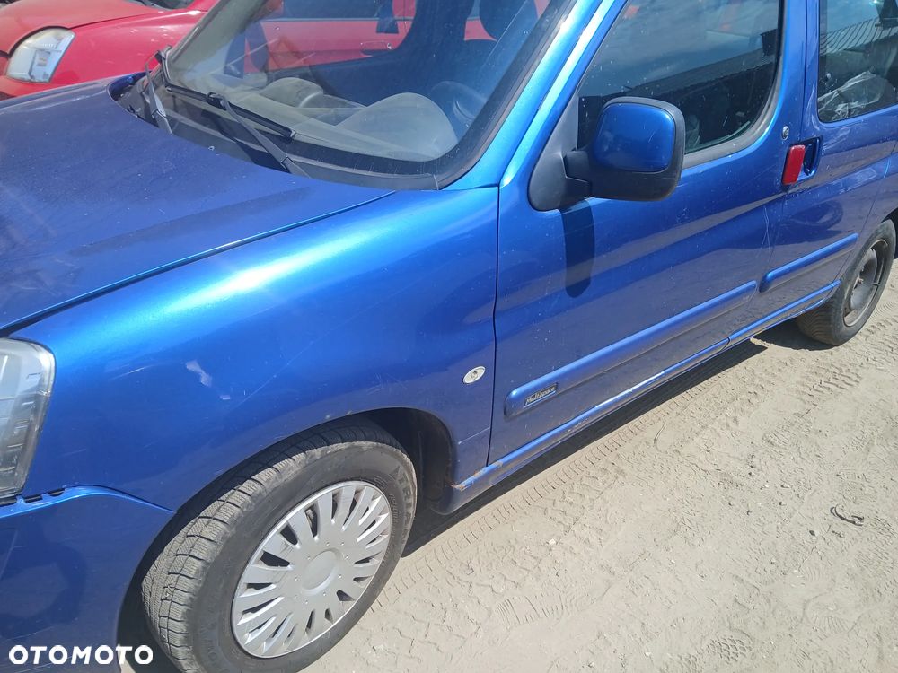 BERLINGO CITROEN KMH 1.4 - maska pokrywa silnika klapa bagażnika zderzak lampa reflektor pas przedni stop lampy halogeny przeciwmgłowe odblaski grill atrapa znaczek błotnik błotniki drzwi zbiornik wlew paliwa szyba lusterko klamka klamki zamek - 2