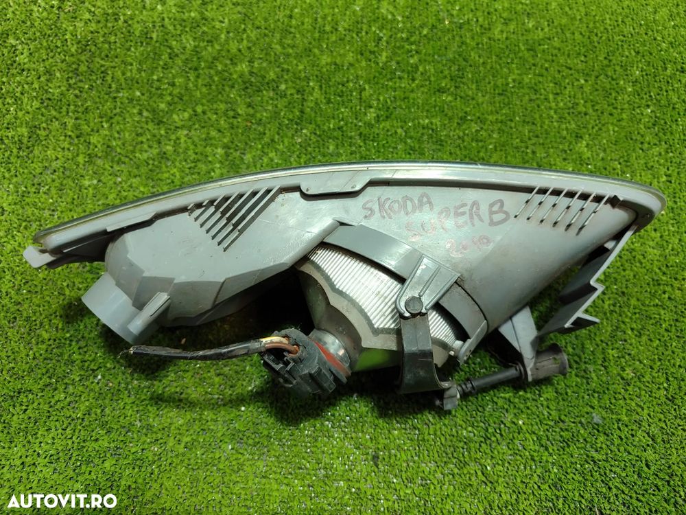 PROIECTOR CEATA DREAPTA SKODA SUPERB II Combi 2010 2.0 DIESEL COD OEM 3T0941700 / 3T0941702 / BREAK (Universal) 2008-2015 - 3