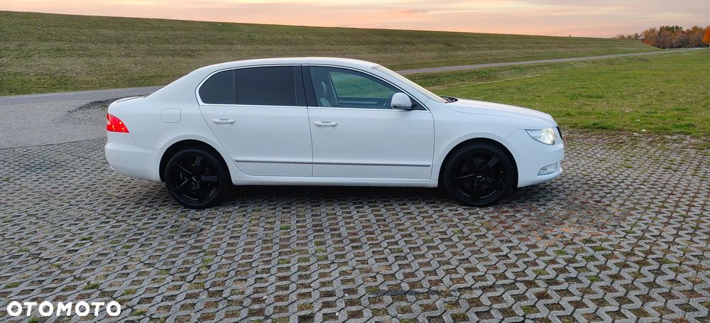 Skoda Superb 2.0 TDI Elegance DSG - 4