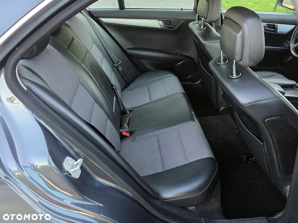 Mercedes-Benz Klasa C 200 CDI DPF Automatik Avantgarde - 23