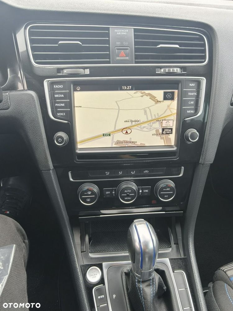Volkswagen Golf - 32