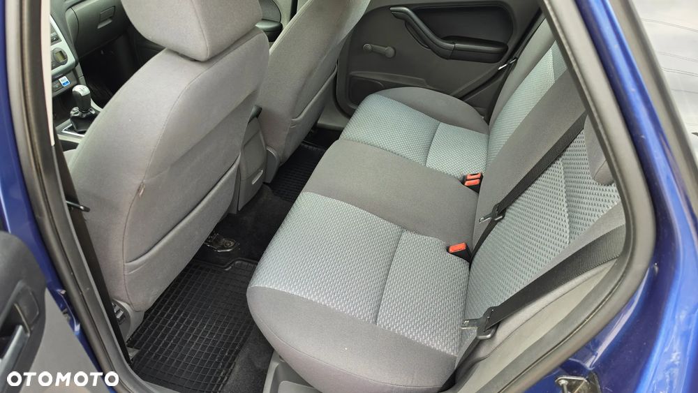 Ford Focus 1.8 FF Ghia - 10