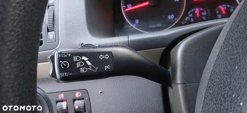 Volkswagen Touran 1.9 TDI DSG United - 17