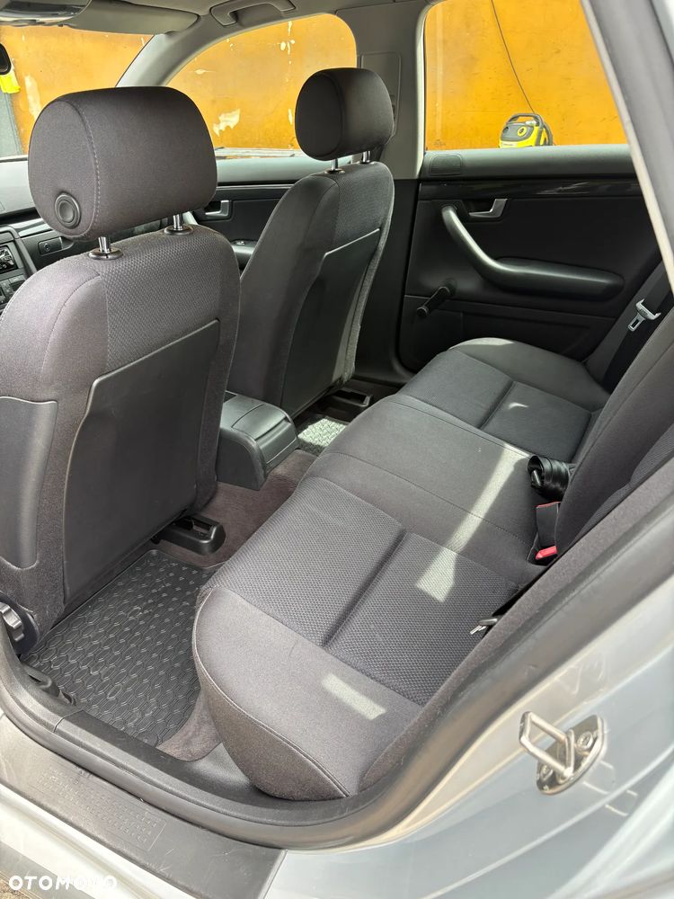 Audi A4 Limousine - 9