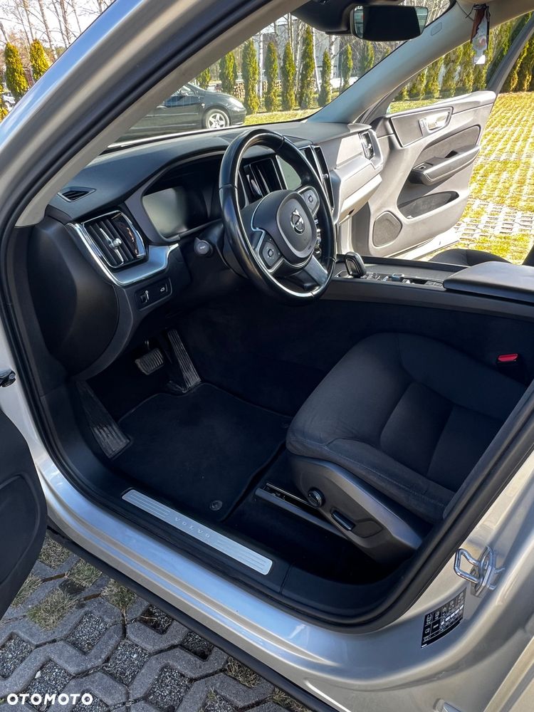 Volvo XC 60 B4 D AWD Geartronic Momentum Pro - 16