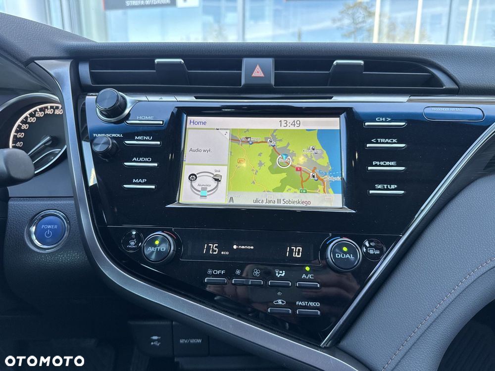 Toyota Camry 2.5 Hybrid Comfort CVT - 24