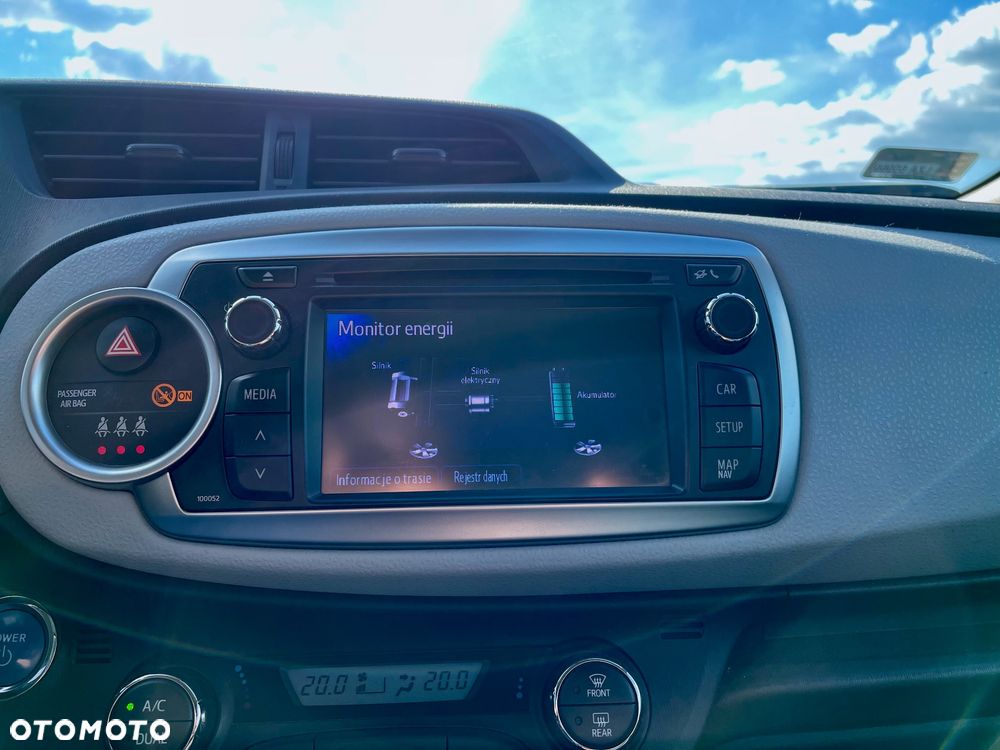 Toyota Yaris Hybrid 100 Dynamic - 17