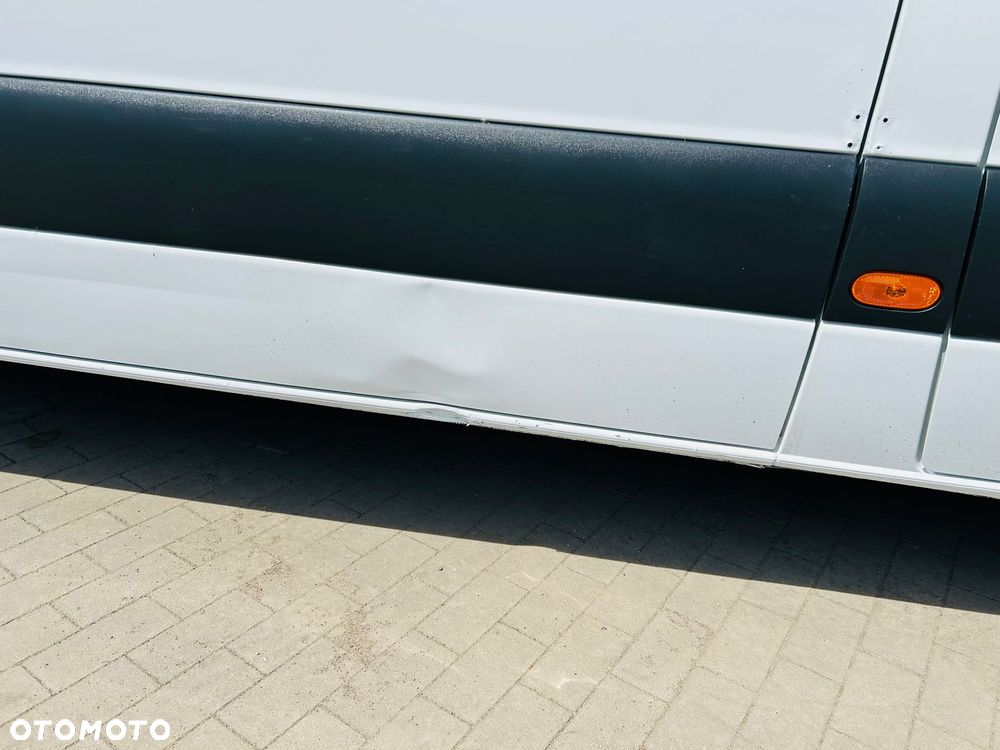 Mercedes-Benz Sprinter - 24