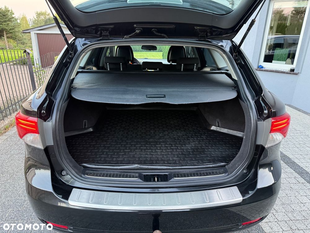 Toyota Avensis Combi 2.0 D-4D Life - 11