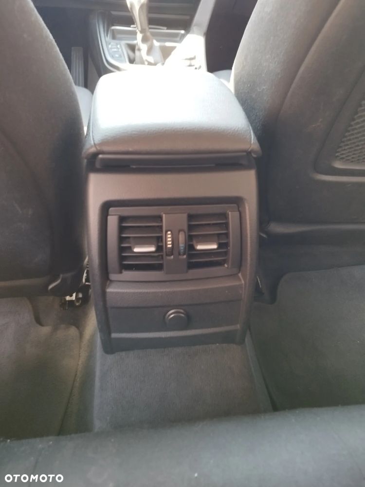 BMW Seria 3 318d Luxury Line - 14