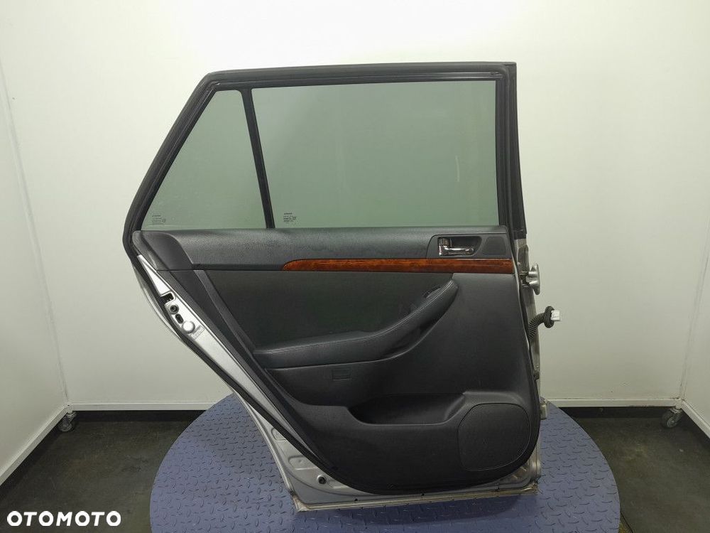 TOYOTA AVENSIS T25 KOMBI DRZWI TYŁ TYLNE LEWE 1C0 - 10