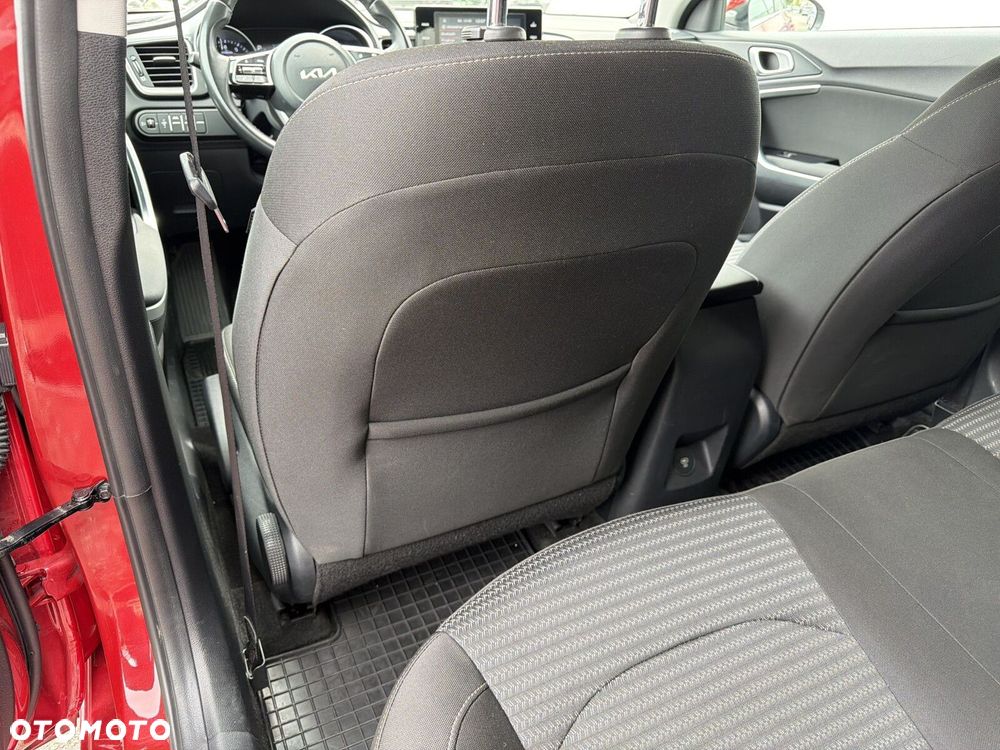 Kia Ceed - 11
