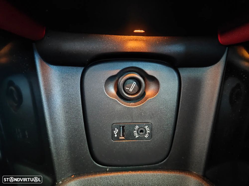 MINI 3 Portas John Cooper Works - 32