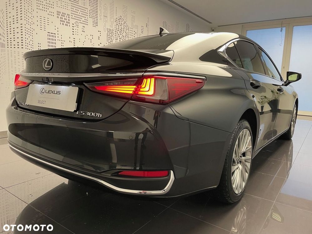 Lexus ES 300h Business Edition - 4