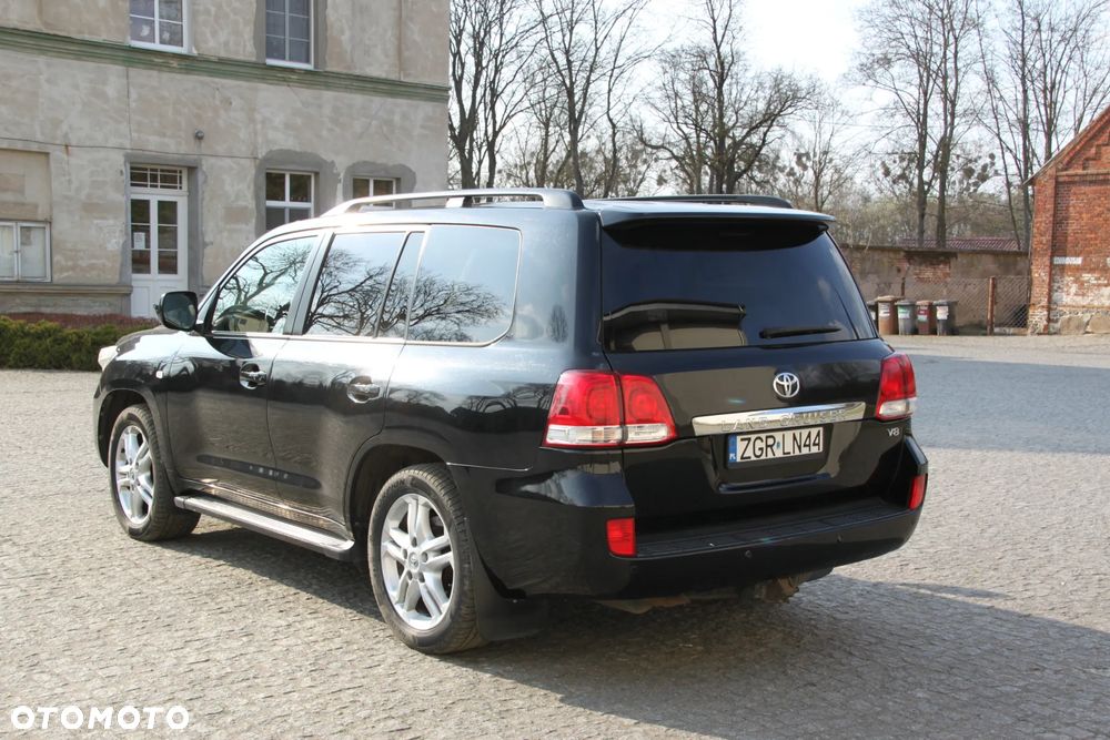 Toyota Land Cruiser - 4