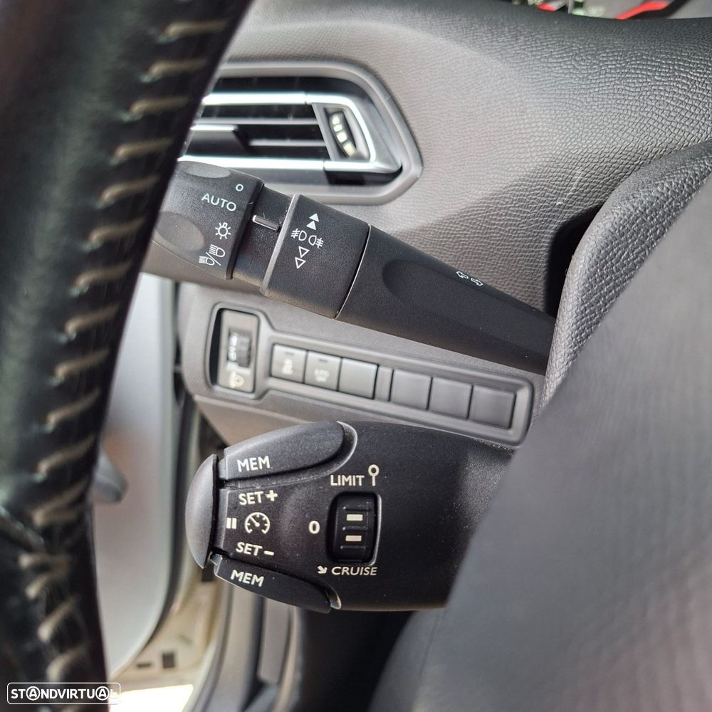 Peugeot 308 SW 1.2 PureTech Style - 13