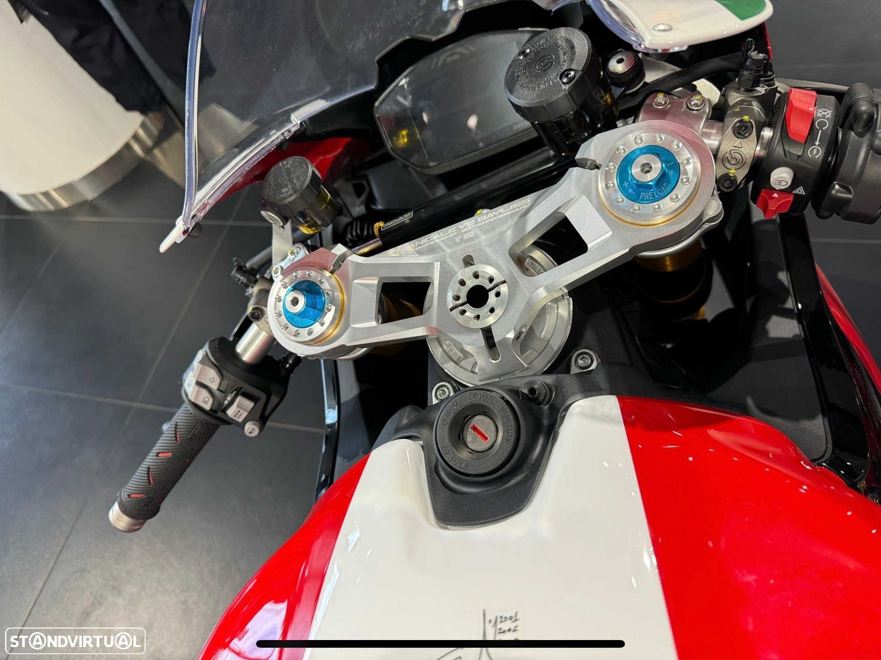 Ducati Panigale V2 Bayliss edição especial (numerada) - 12