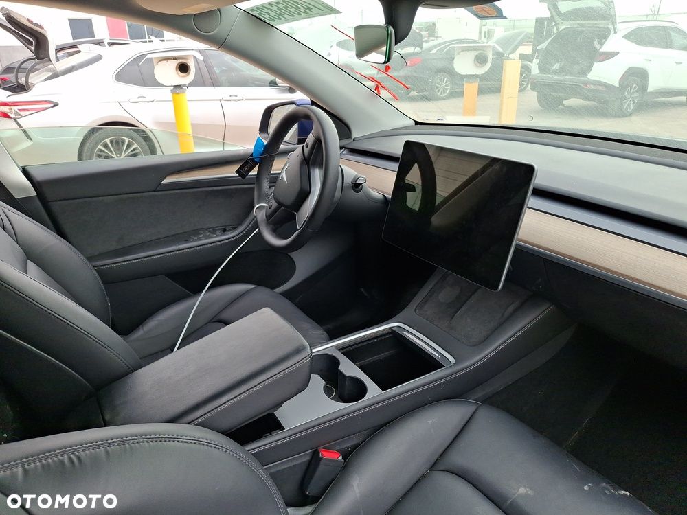 Tesla Y Long Range AWD - 12