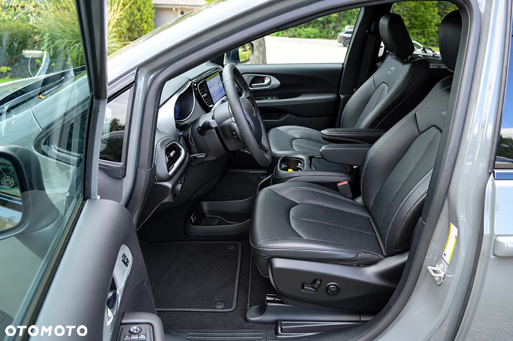 Chrysler Pacifica - 17