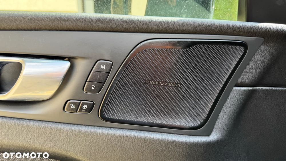 Volvo XC 60 B4 D Ultimate Dark - 27
