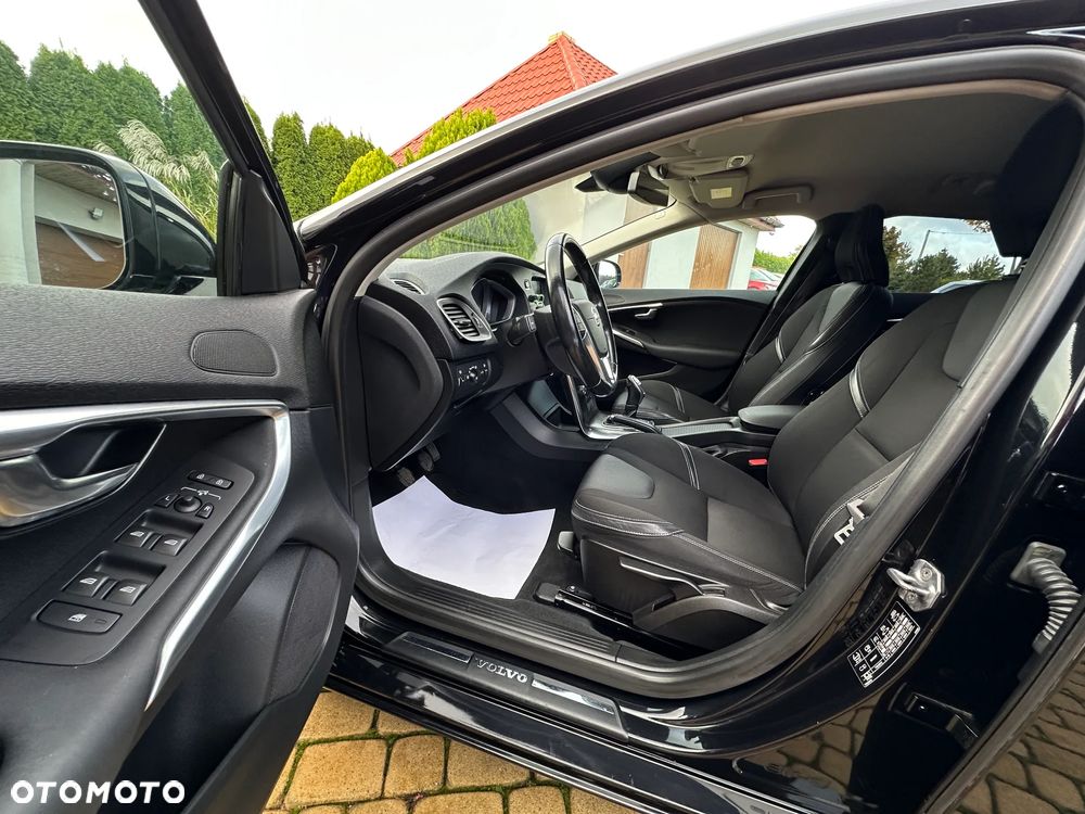 Volvo V40 D2 Momentum - 19