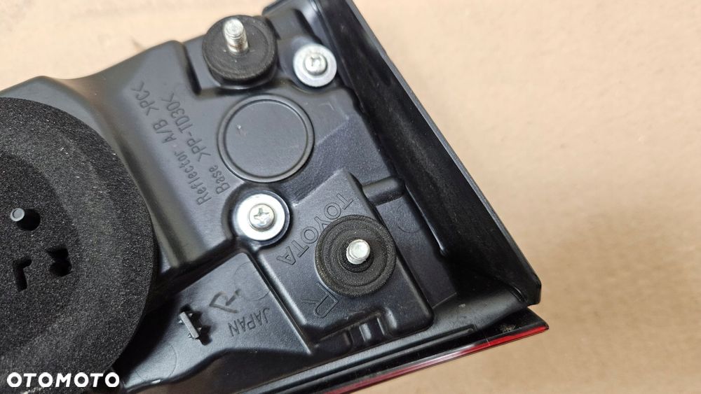 lampa tył tylna prawa w klapę toyota mirai - 8