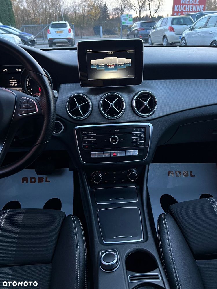 Mercedes-Benz CLA Shooting Brake 180 7G-DCT Urban - 27