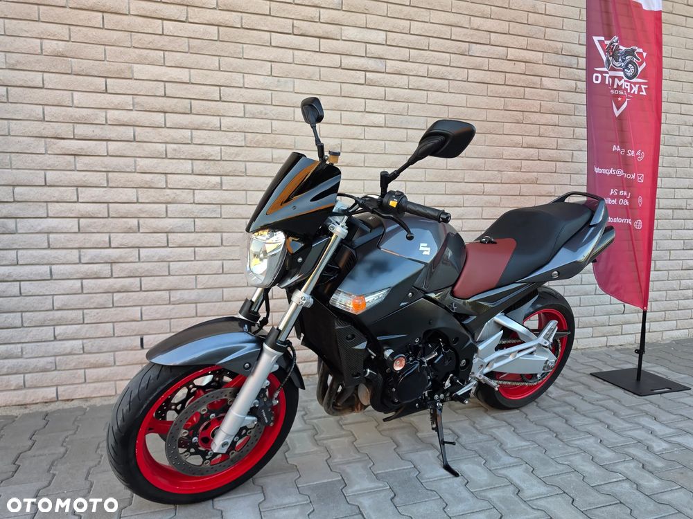 Suzuki GSR - 11
