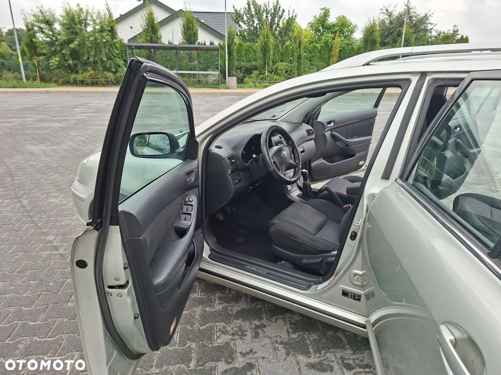 Toyota Avensis 1.8 VVT-i Combi - 10