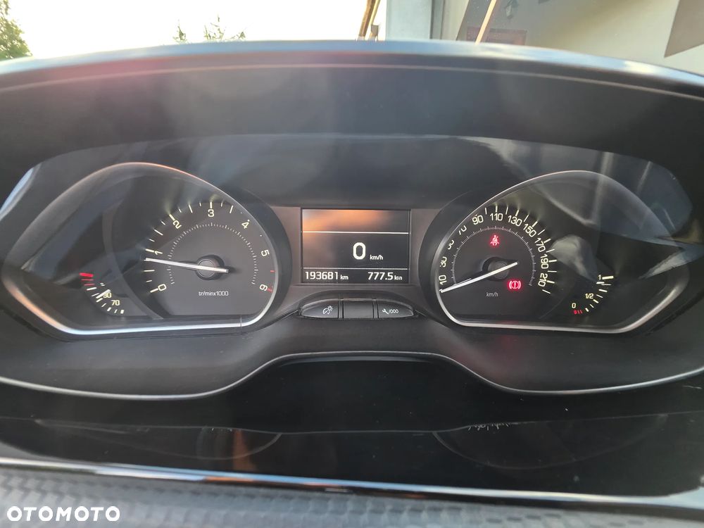 Peugeot 208 Blue-HDi 100 Stop&Start Allure - 14