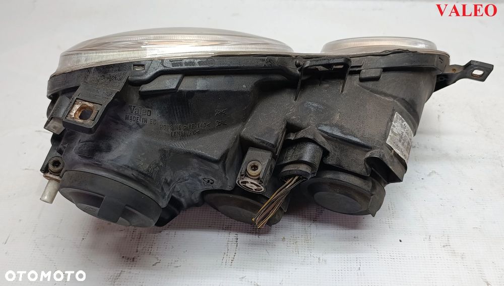 Polo 9N lampa przednia przód prawa oryginał lewa Valeo stan bdb bez uszkodzeń EU Volkswagen - 2