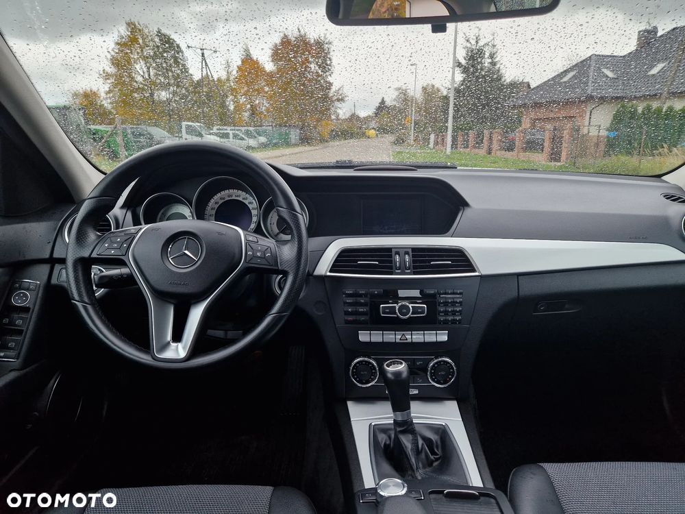 Mercedes-Benz Klasa C 180 CDI DPF (BlueEFFICIENCY) Avantgarde - 11