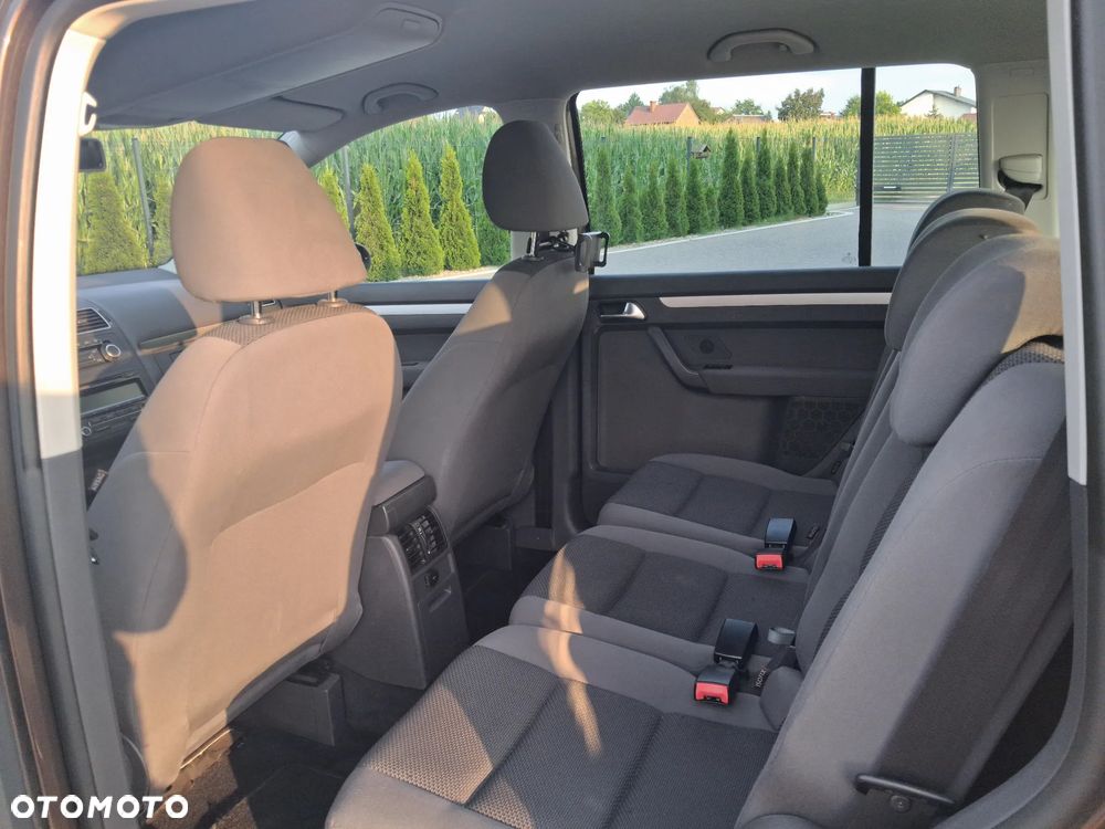 Volkswagen Touran - 17