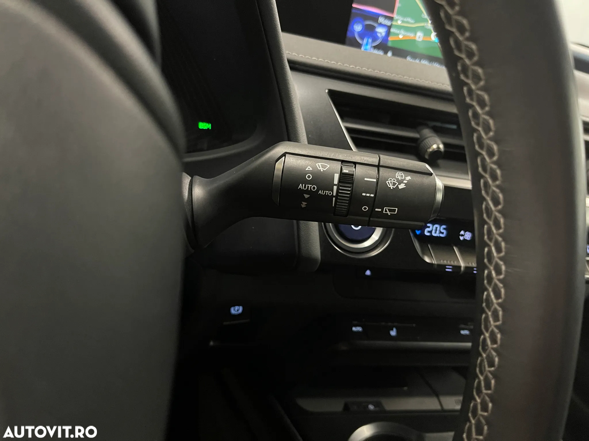 Lexus UX 250h 2.0L HEV 20H- (178 HP) 4X4 CVT Executive - 25