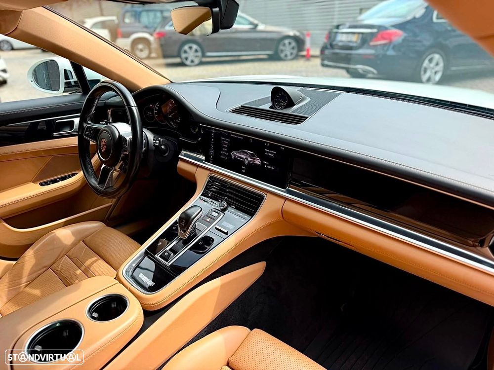 Porsche Panamera Sport Turismo 4 E-Hybrid - 24