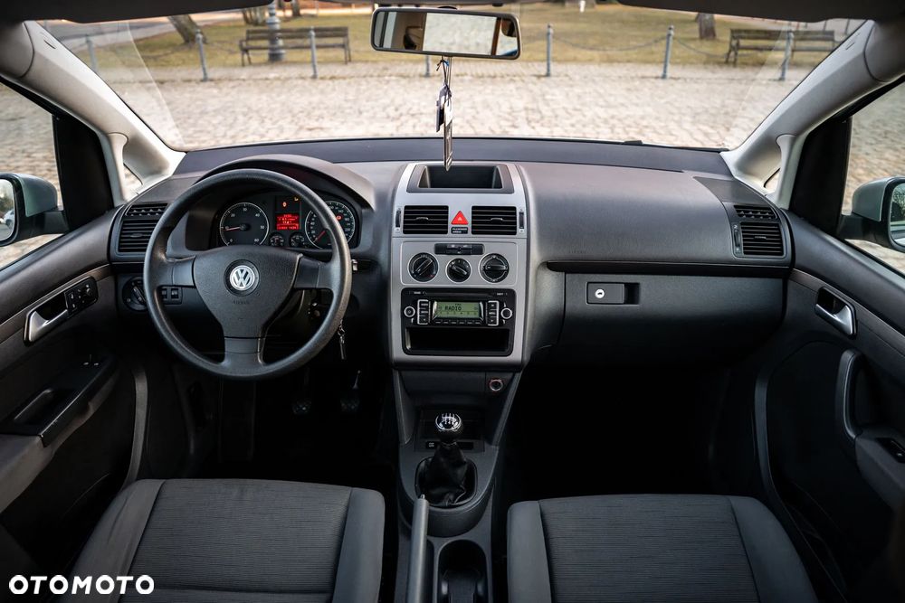 Volkswagen Touran 1.9 TDI DPF Conceptline - 24