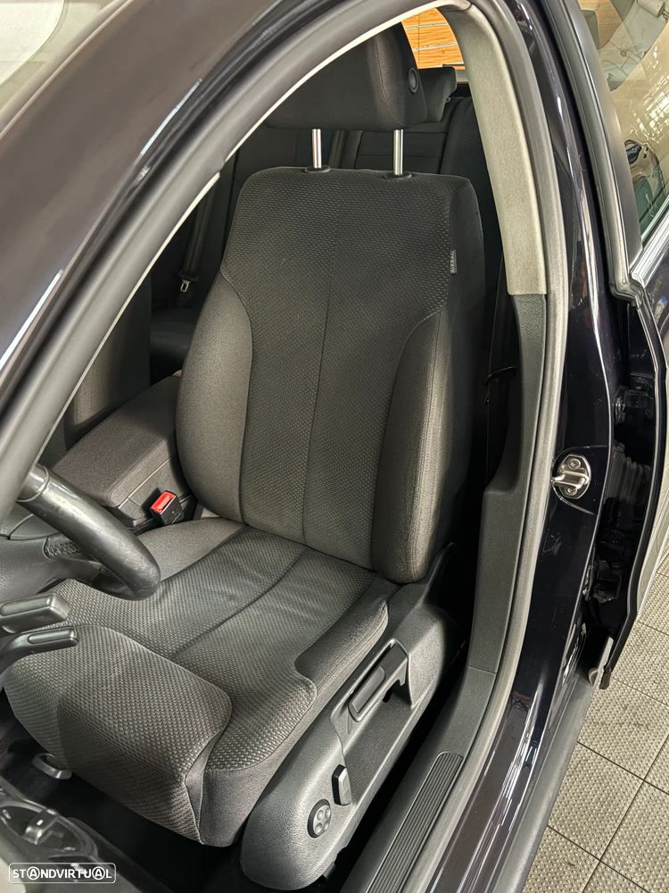 VW Passat Variant 1.6 TDI Confortline - 12