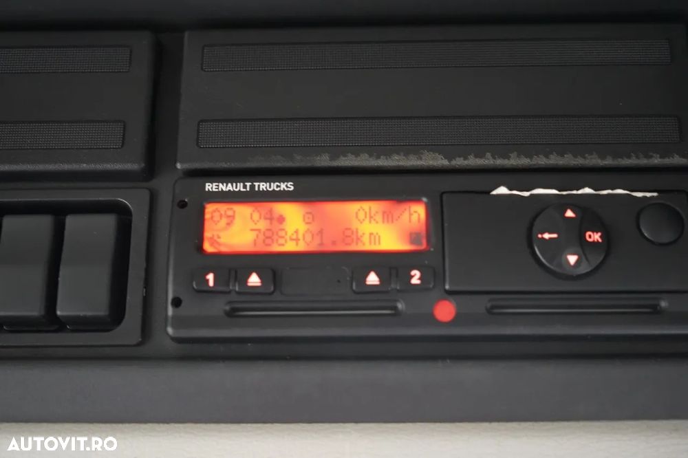 Renault D 210 / 4x2 / CONTAINER / 8,6 M / PODEA RESISTENTĂ / ELEVATOR DHOLLANDIA - 40